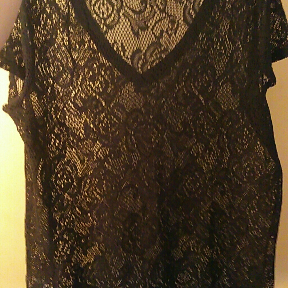 A blouse - Picture 2 of 2
